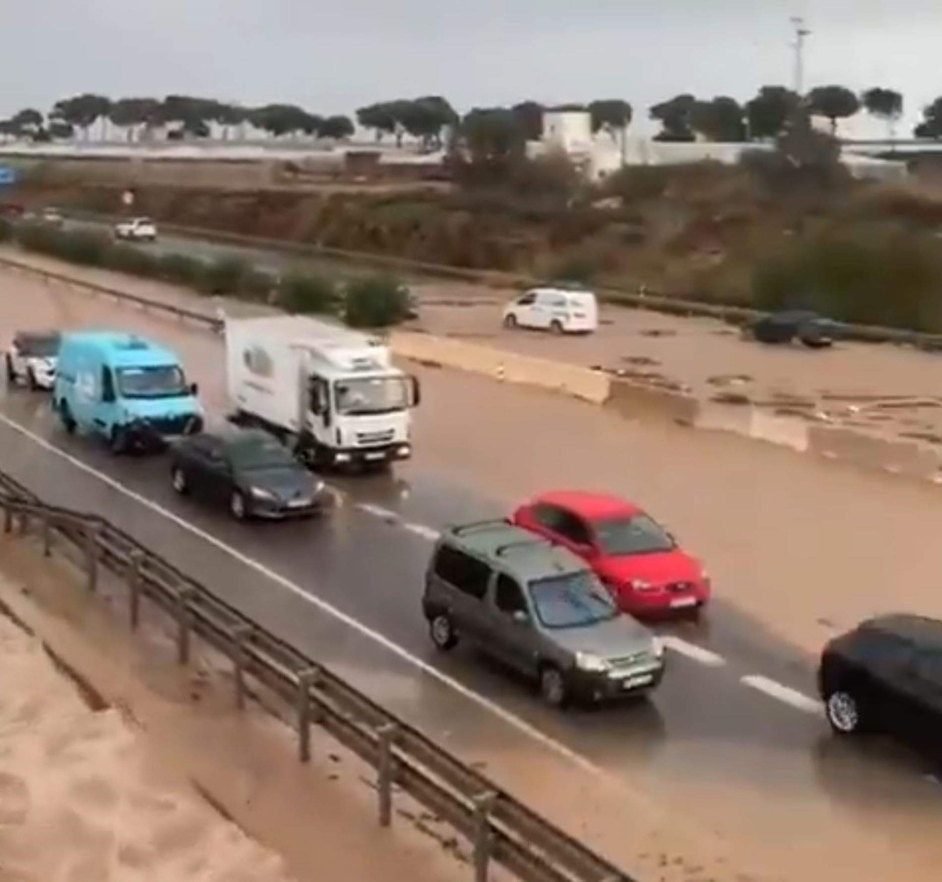 Una nova DANA arriba a Almeria i anega carreteres: alerta taronja