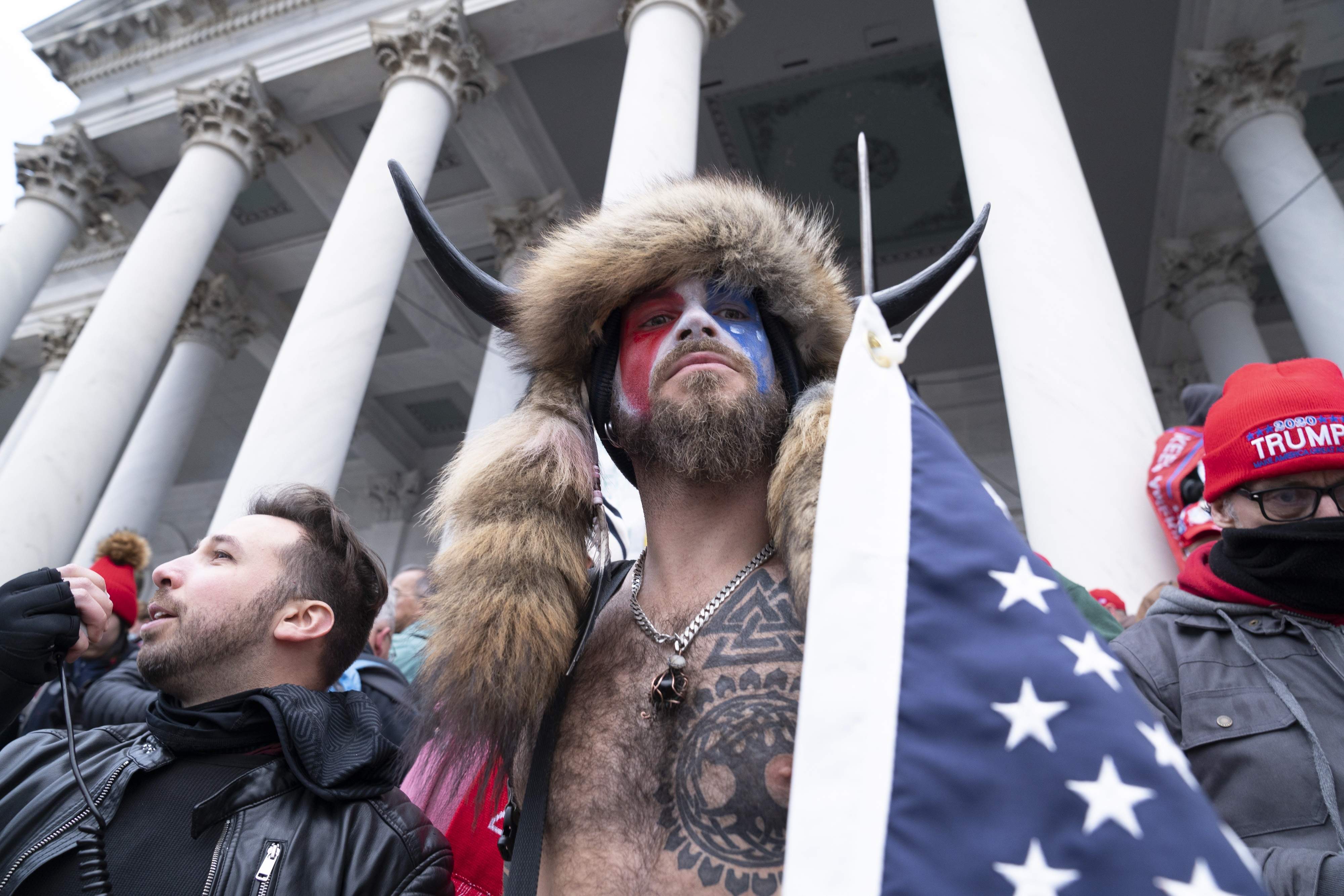 Los asaltantes del Capitolio esperan que Trump cumpla la promesa de indultarlos: "Es un hombre de palabra"