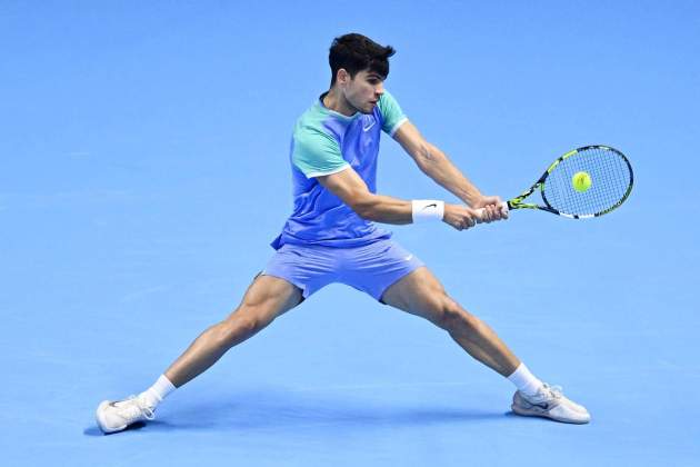 Carlos Alcaraz, en acción durante las ATP Finals / Foto: EFE