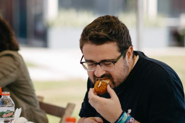 El jurado degustando al concurso La Millor Croqueta del Vallès / Foto: Cedida