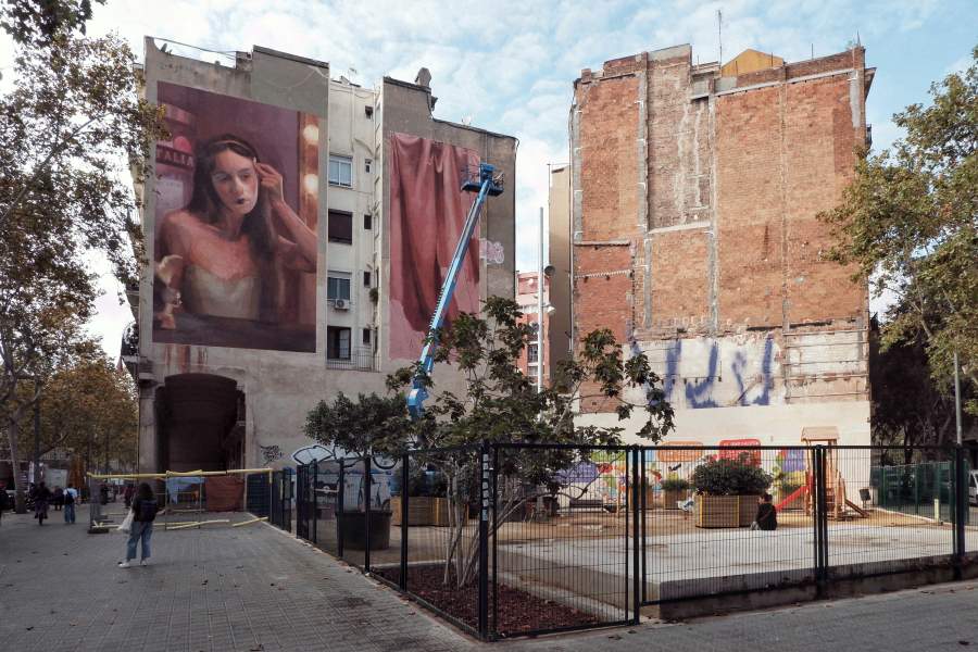 El Eixample inaugura un gran mural para recordar el antiguo teatro Talia