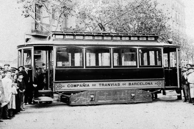 primer tramvia electric de barcelona el 1899 foto arxiu fotografic barcelona