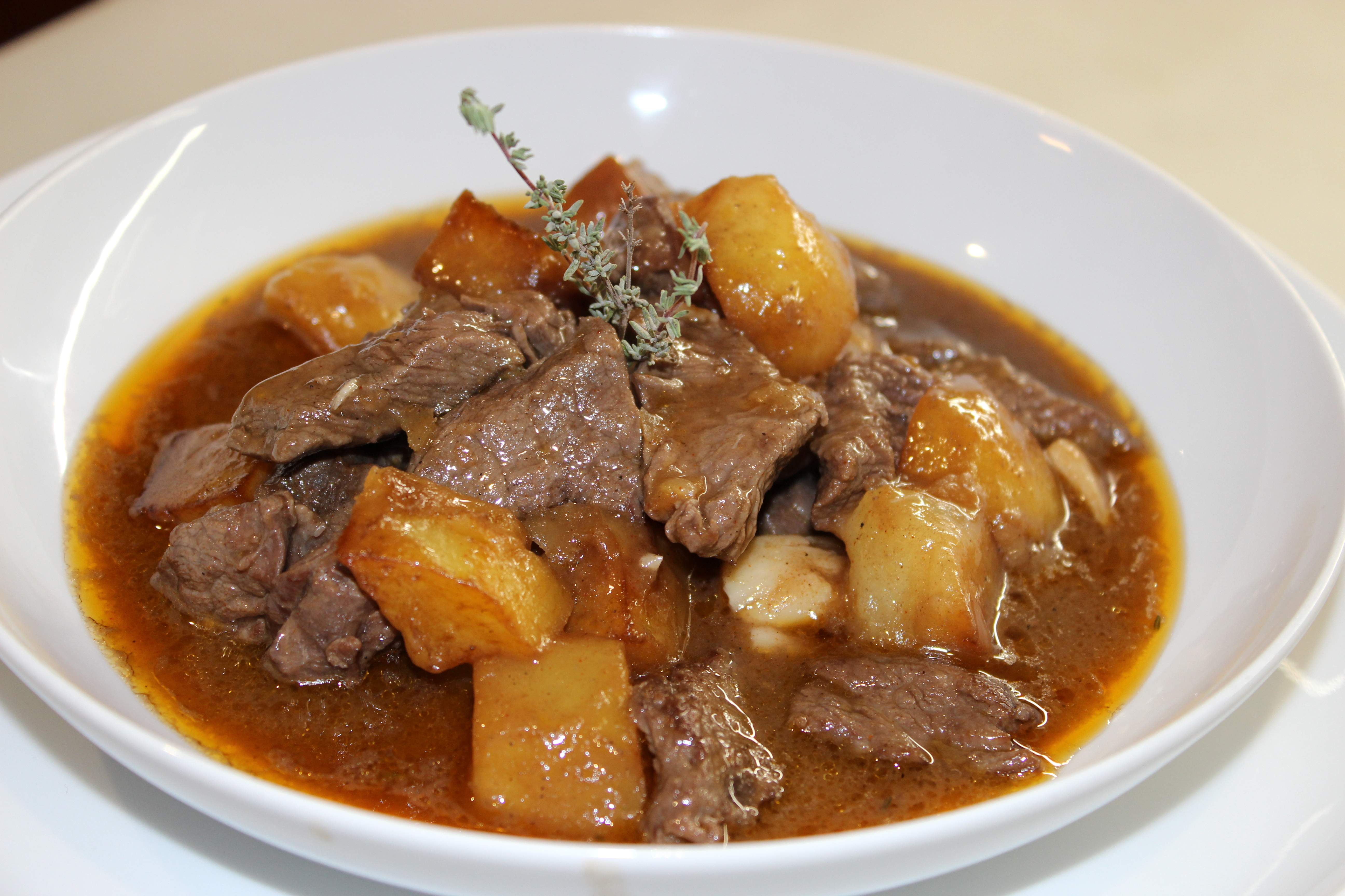 Filet de vedella amb salsa i patates / Foto: Albert Vilas