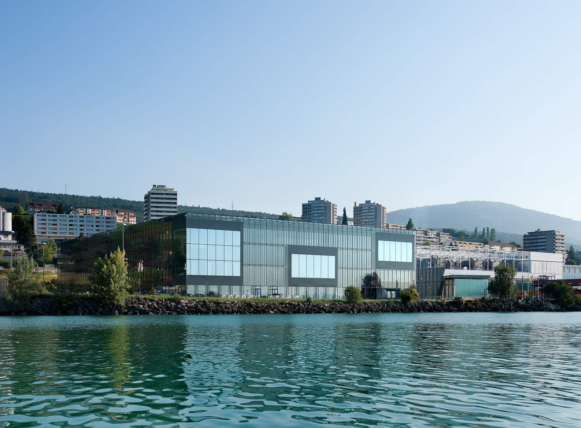 Fotografia de El Cubo presa des del llac Neuchâtel