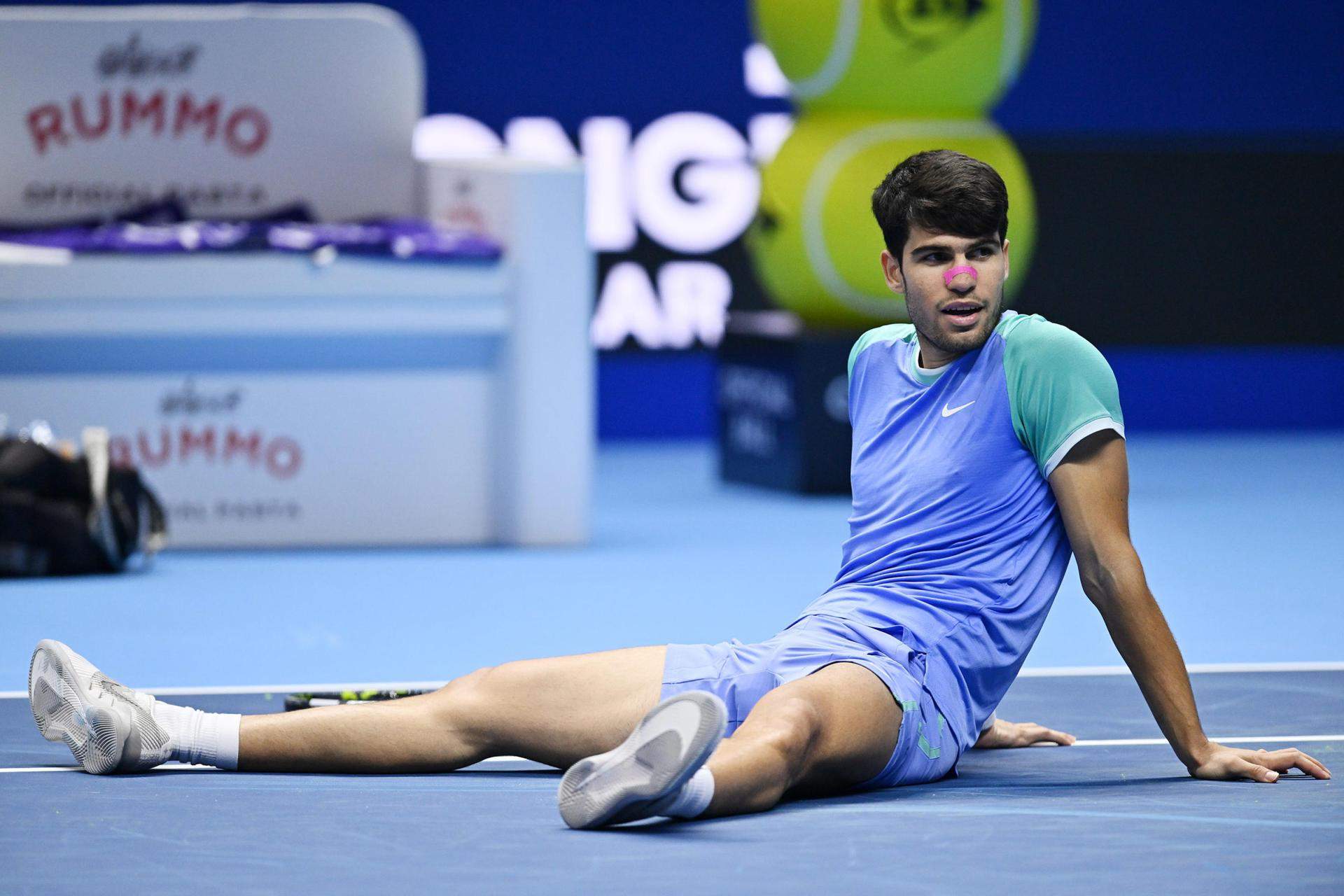 Carlos Alcaraz cedeix davant d'un espectacular Zverev (7-6, 6-4) i s'acomiada de les ATP Finals