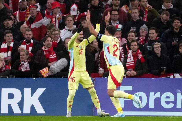 Oyarzabal y Baena celebran un gol de España a la UEFA Nations League / Foto: EFE