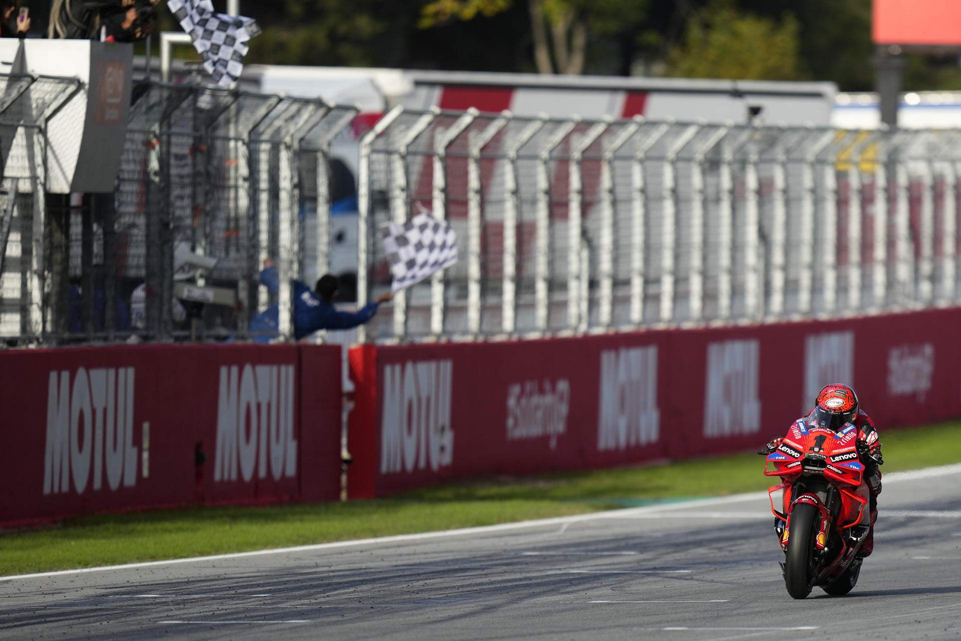 Pecco Bagnaia culmina la victoria sprint y se pone a 19 puntos de Jorge Martín