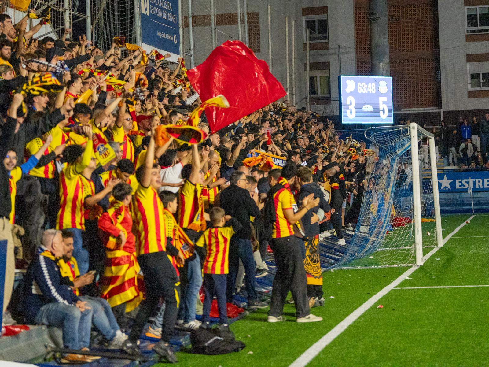 Suspès un desbaratat  Europa - Sant Andreu per la caiguda d'una tanca del gol visitant