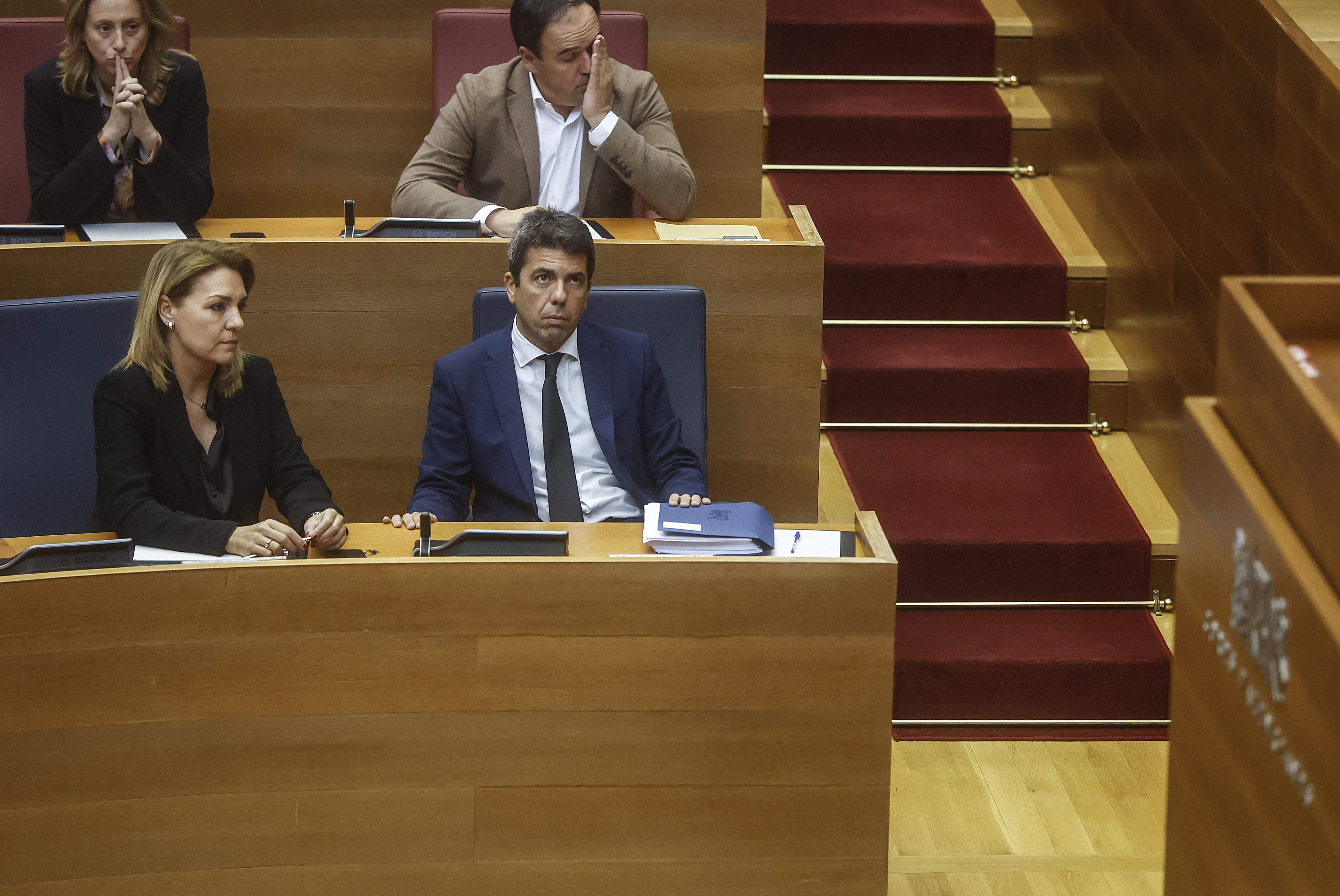 Mazón adjudica a dit un dels primers contractes d'emergència per la DANA