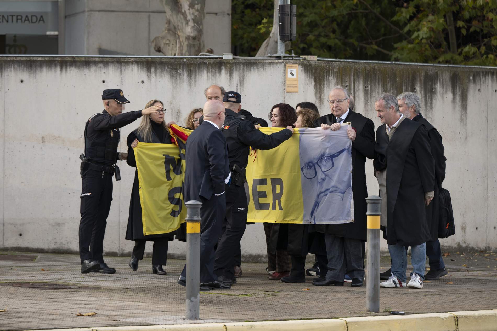 Junts carrega davant de l'Audiència contra el judici a Boye: "És clarament un judici polític, un muntatge"