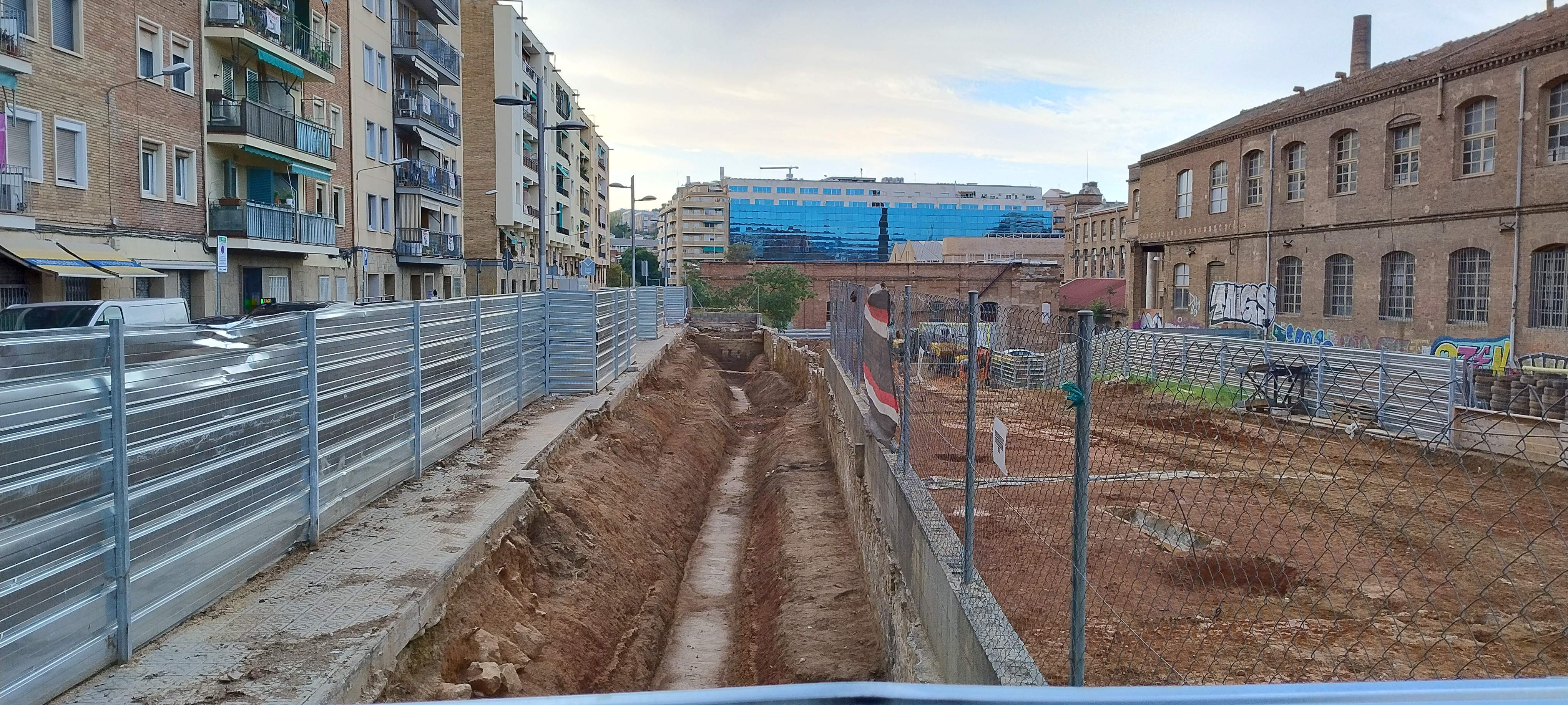 Aflora un tram del Canal de la Infanta al jardí públic eliminat a la Bordeta