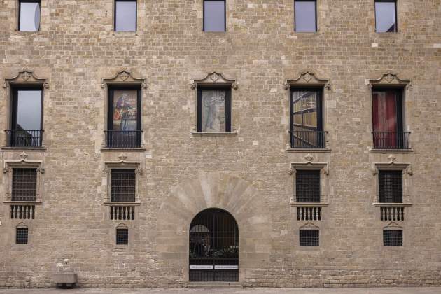 PALACIO DE LUGARTENIENTE desde Plaza del Rey / Foto: Montse Giralt