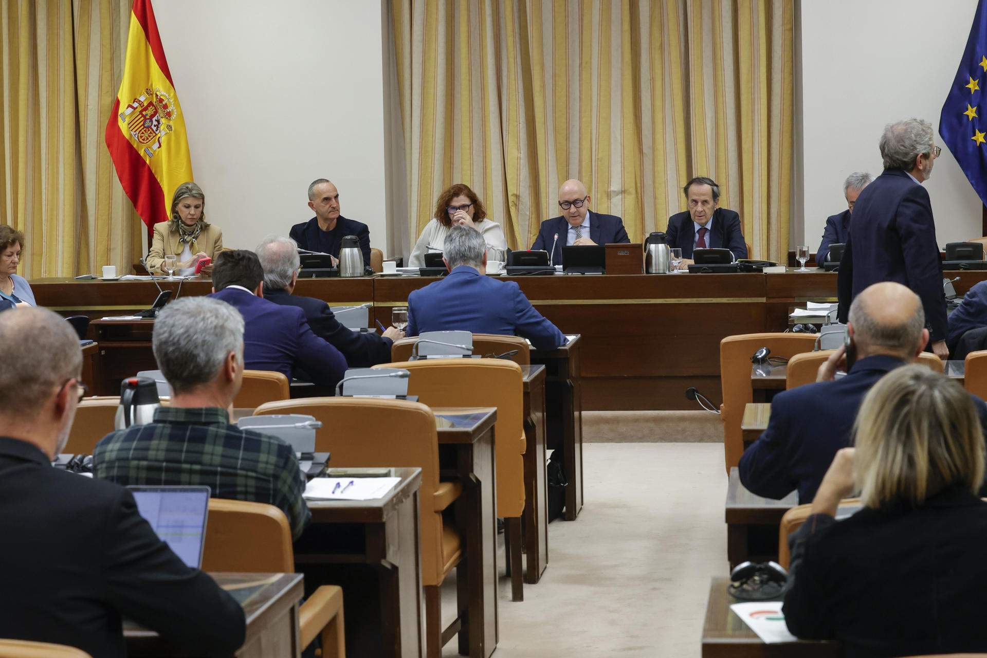 La Moncloa promet a ERC, Bildu i BNG prorrogar l’impost a les energètiques per salvar el paquet fiscal