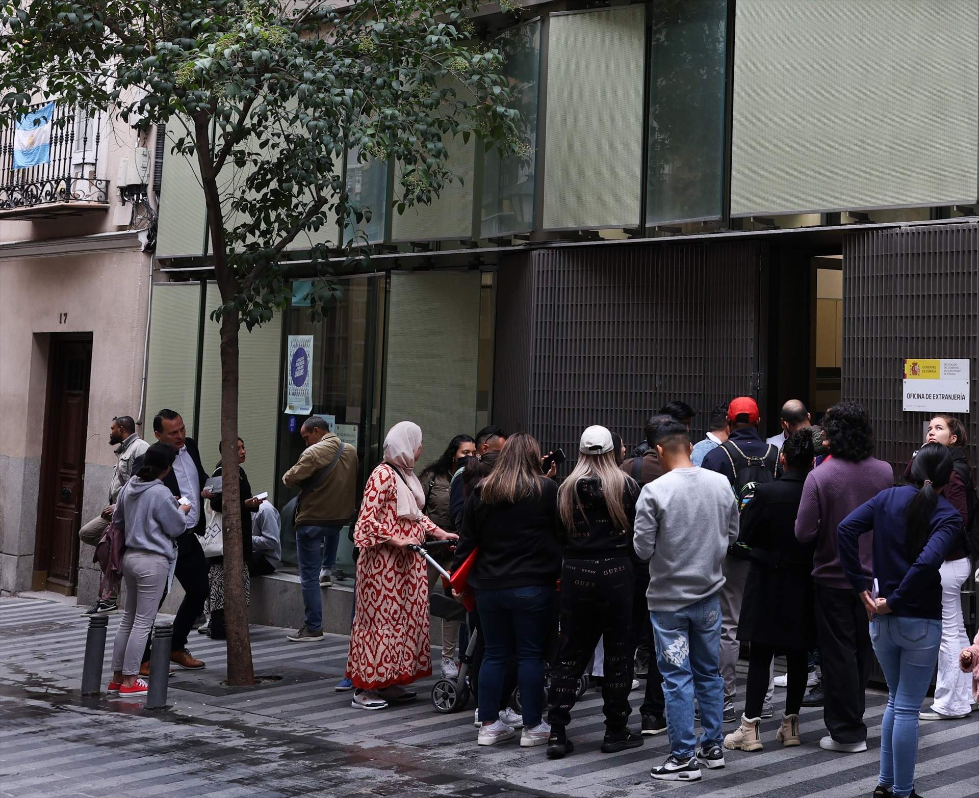 Luz verde al nuevo reglamento de la ley de extranjería que regularizará unos 300.000 migrantes al año