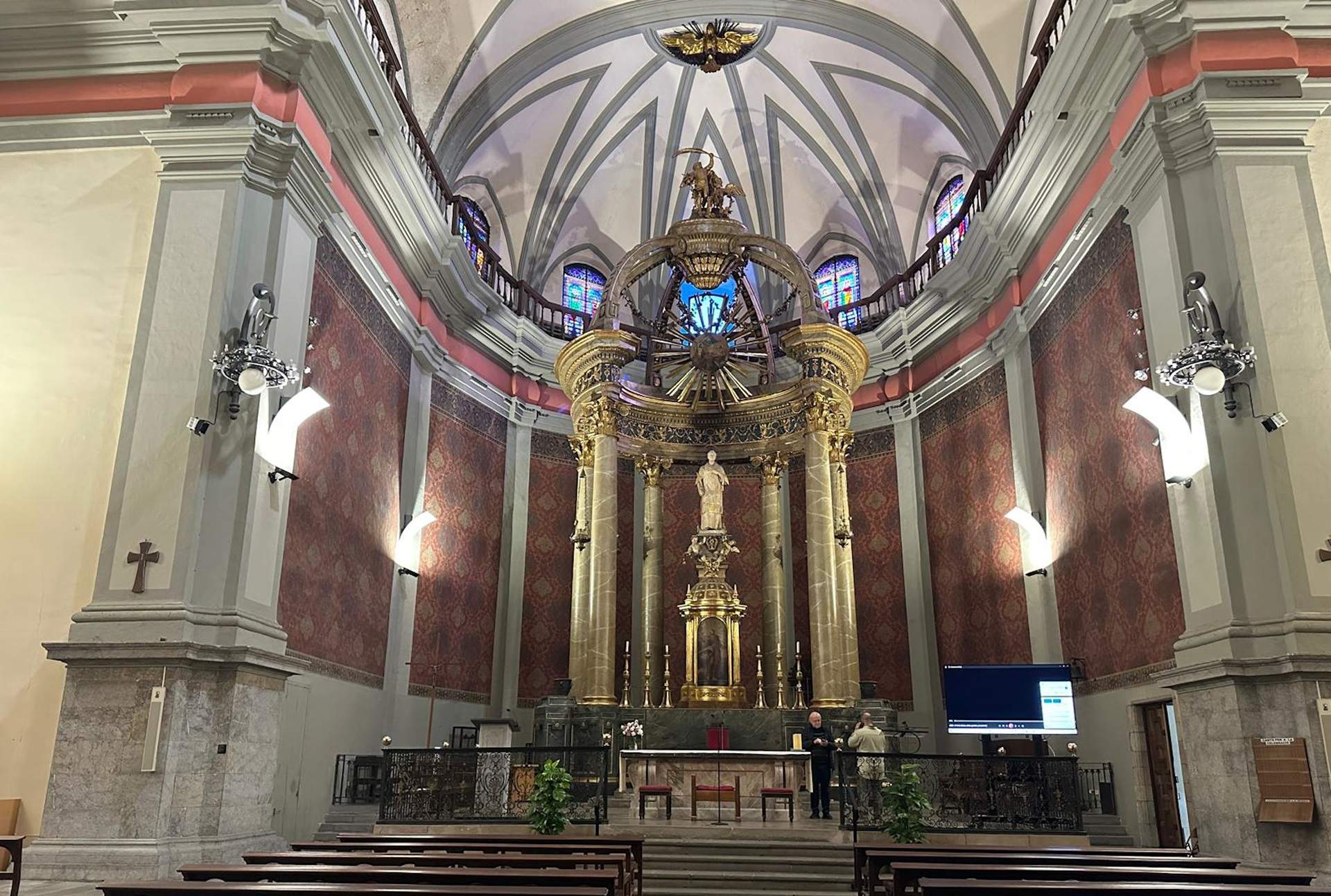 La iglesia de Sant Esteve d'Olot pasa a ser basílica y se convierte en la cuarta de la Diócesis de Girona