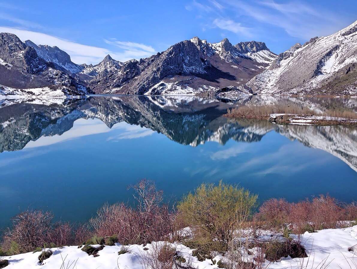 Sembla Noruega, però ho tenim a la península: aquests fiords són perfectes per a visitar a l'hivern