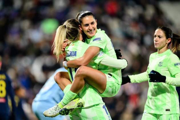 Alexia Putellas y Kika Nazareth celebran un gol con el Barça femeni / Foto: EFE