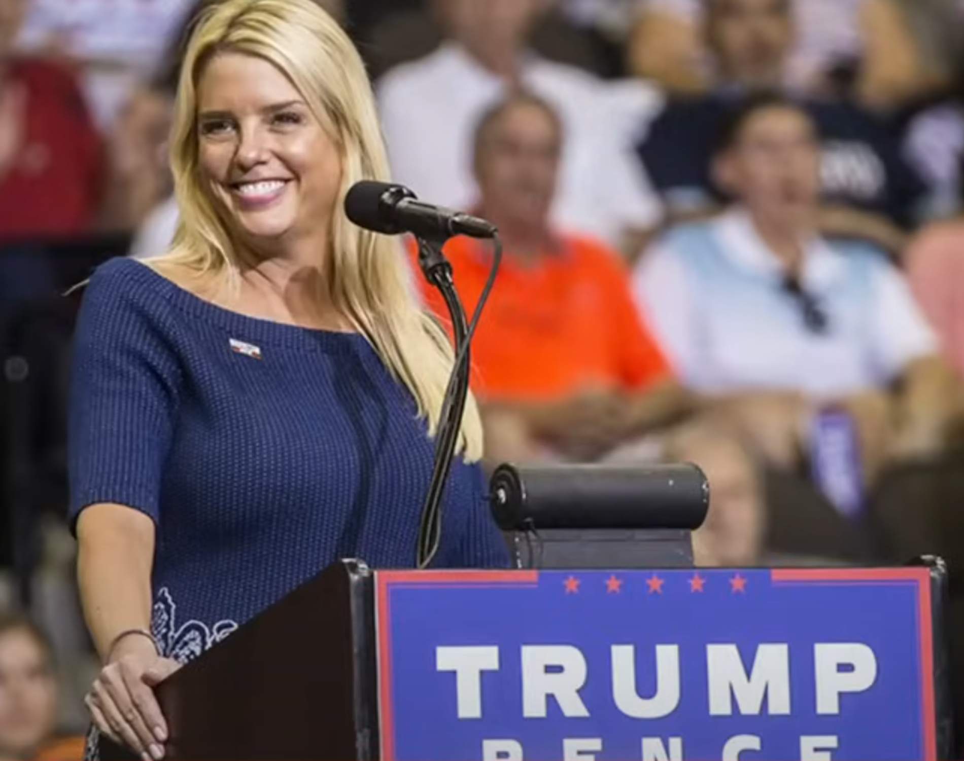 Trump escoge a su abogada, Pam Bondi, como candidata a fiscal general después de la renuncia de Matt Gaetz