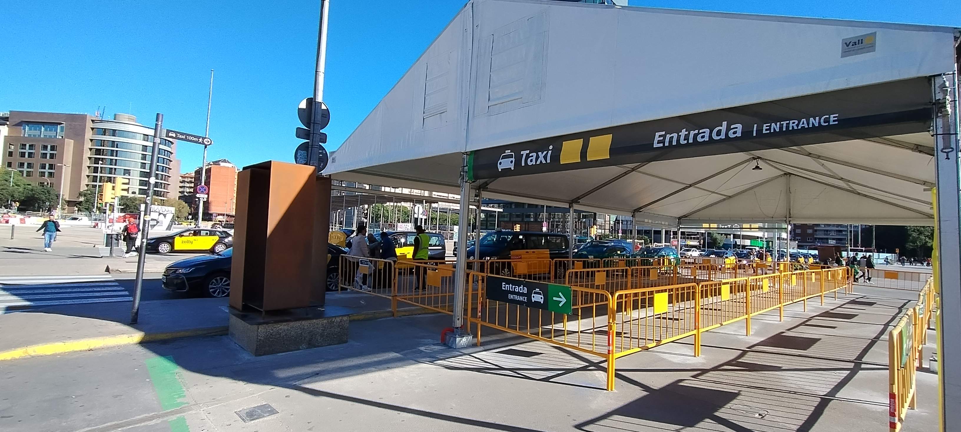 parada taxis i ascensors estacio sants foto jordi palmer (6)