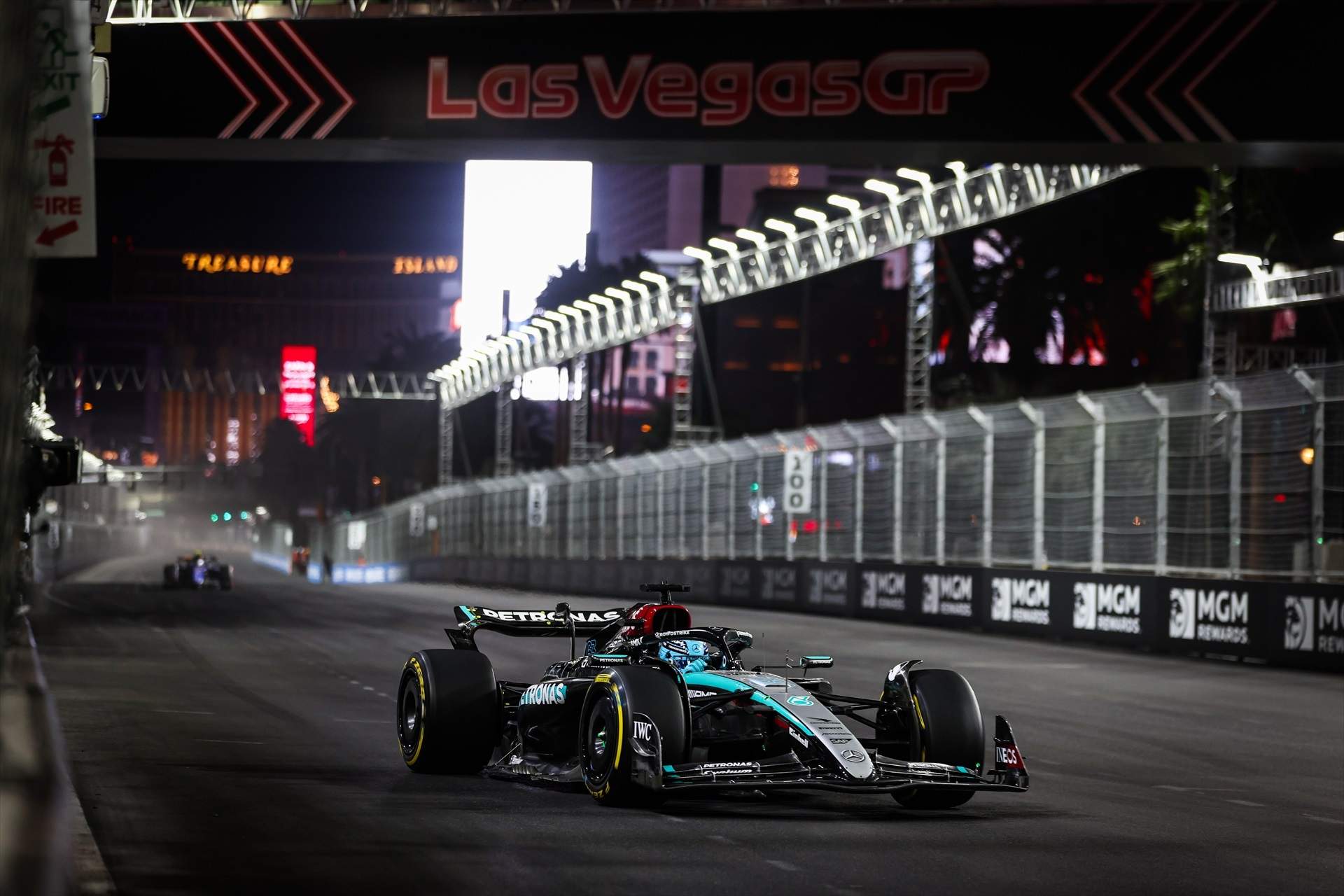 George Russell li arrabassa la pole a Carlos Sainz al GP de Las Vegas, amb Verstappen 5è i Norris 6è