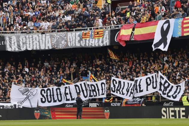 València, estadi Mestalla, homenatge per la DANA / Foto: EFE