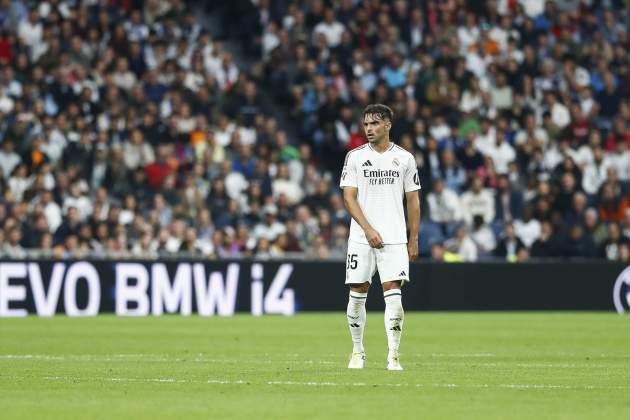 Raul Asencio, disputando un partido con el Real Madrid / Foto: EFE