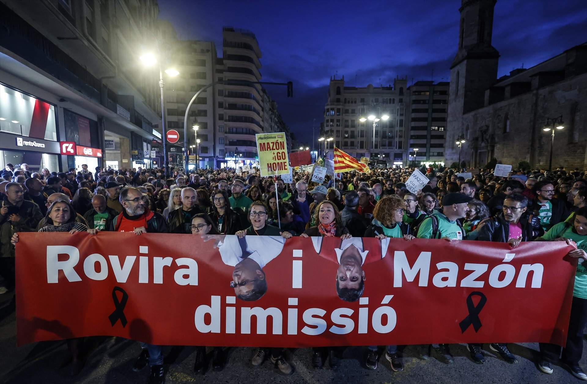 Una manifestación en València clama contra la gestión de la DANA en las escuelas: "Mazón dimisión"