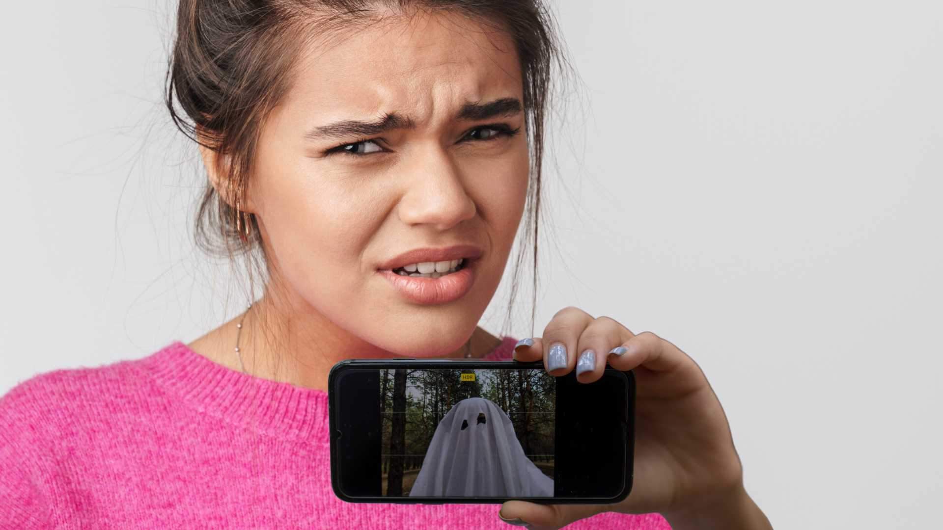 Qué significa que a una persona te haga 'ghosting', según la psicología