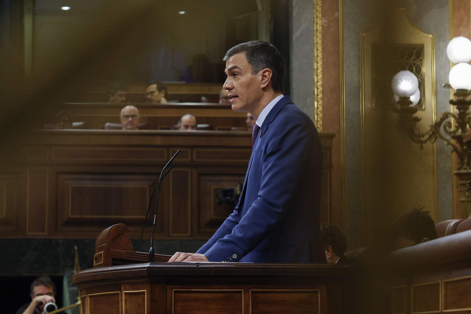 Sánchez demana la dimissió de Mazón per la DANA i anuncia un nou paquet d’ajudes de 2.274 milions