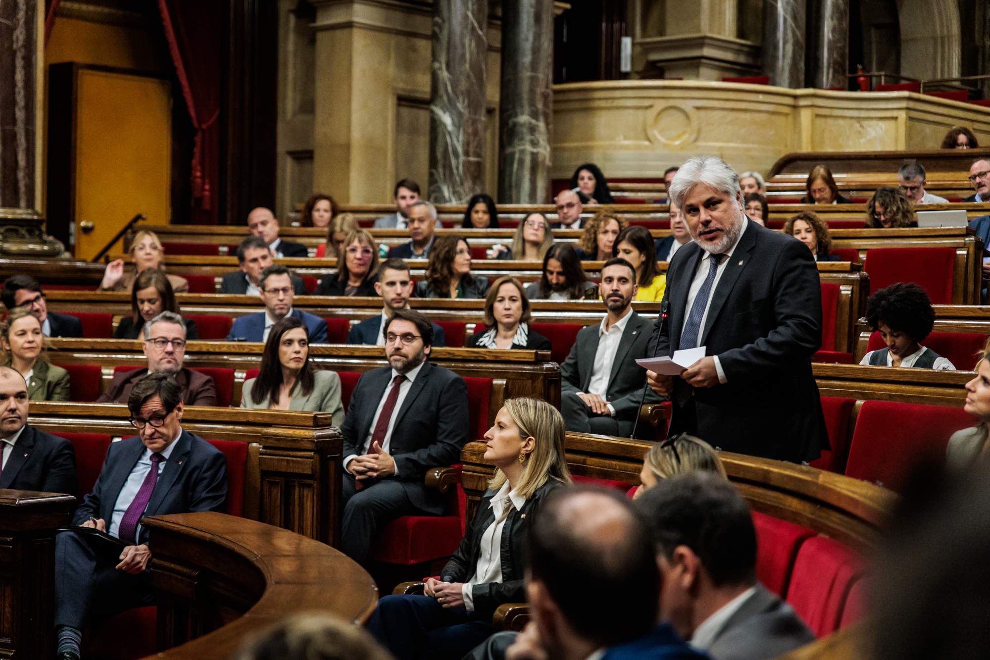 Junts y ERC suben el tono en los reproches a Illa de subordinación al Estado y de desnacionalizar Catalunya