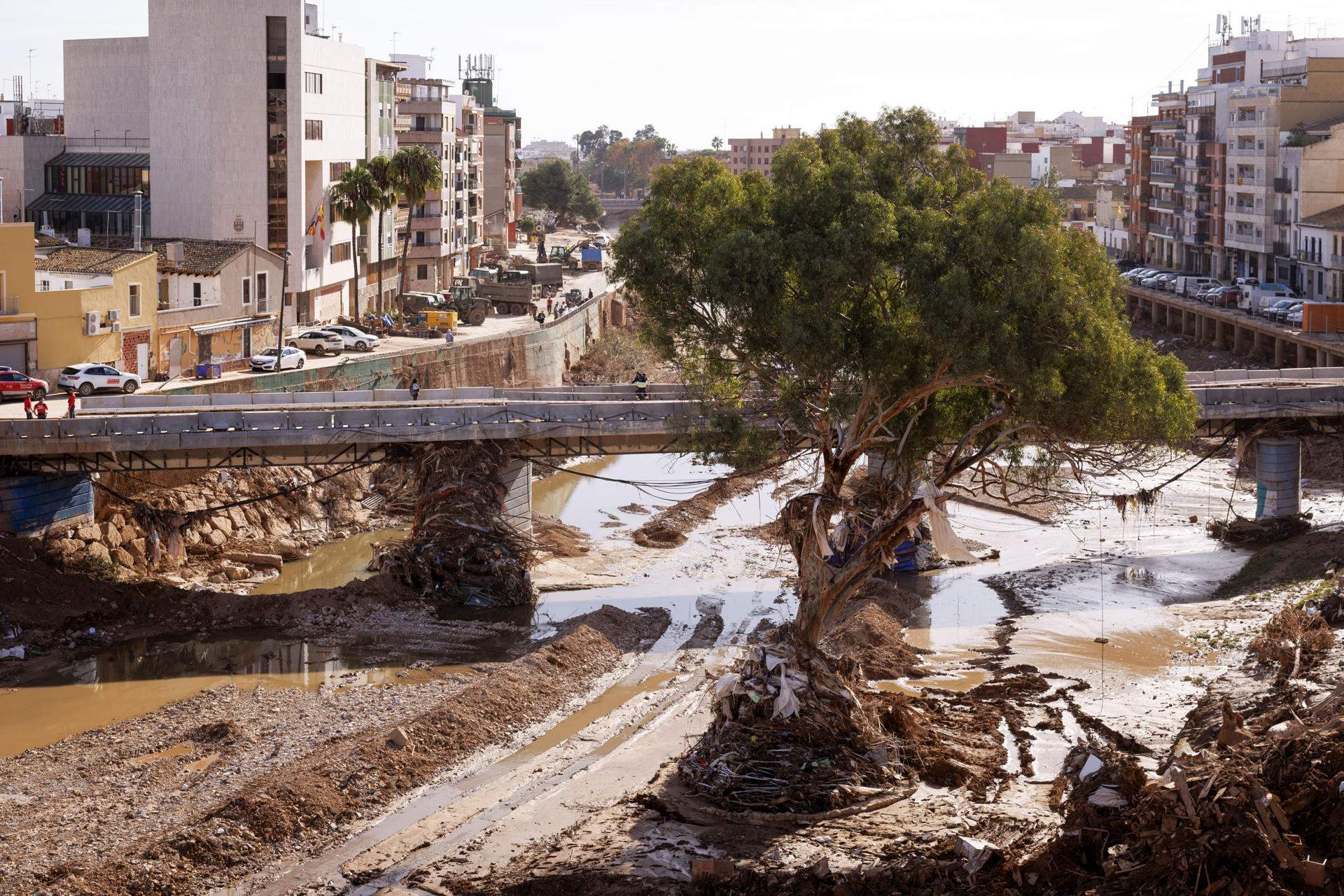 El gobierno valenciano envió a sus bomberos a medir el caudal de barranco del Poyo el día de la DANA