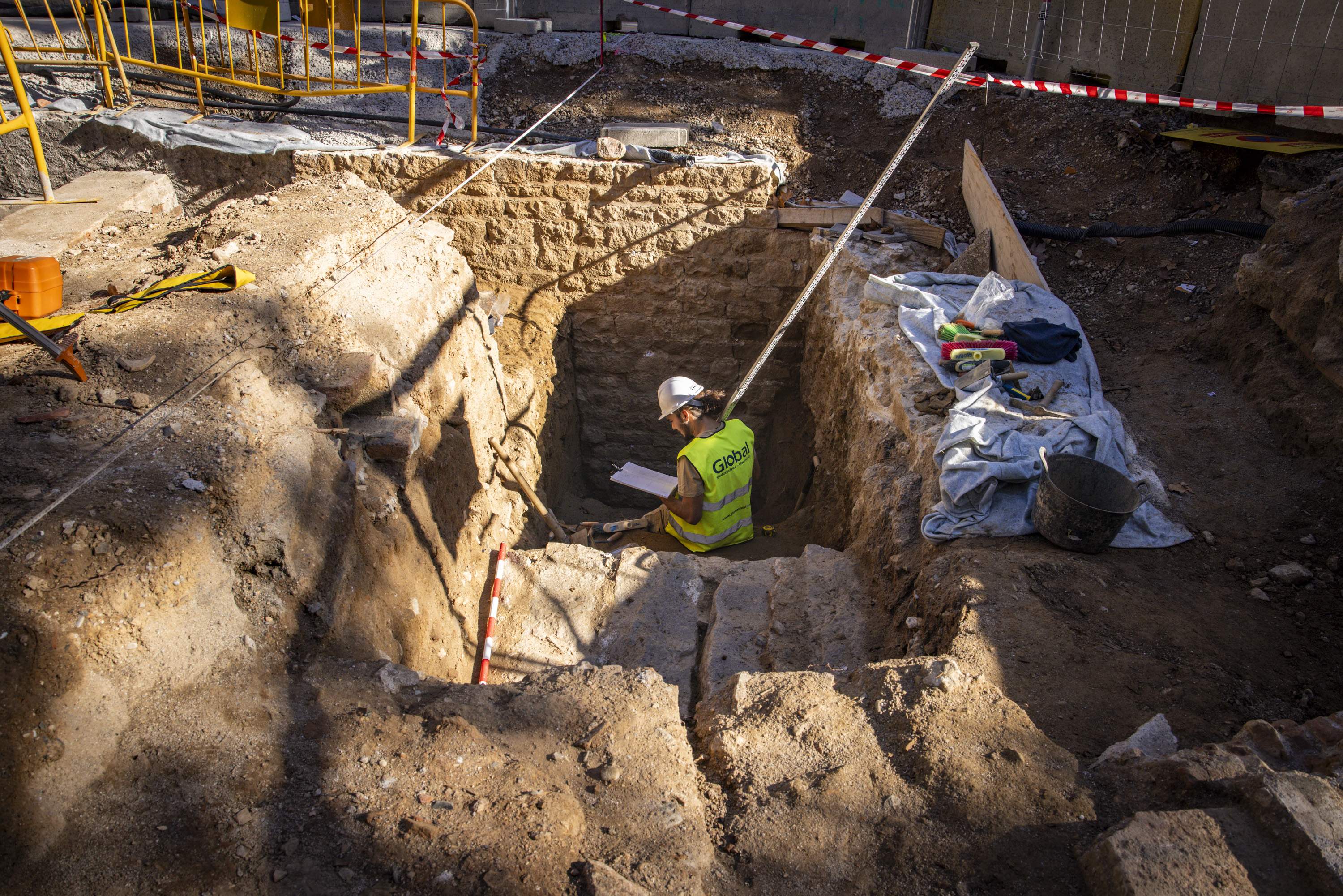 La Rambla, un pou d’història que aflora (temporalment) gràcies a les obres