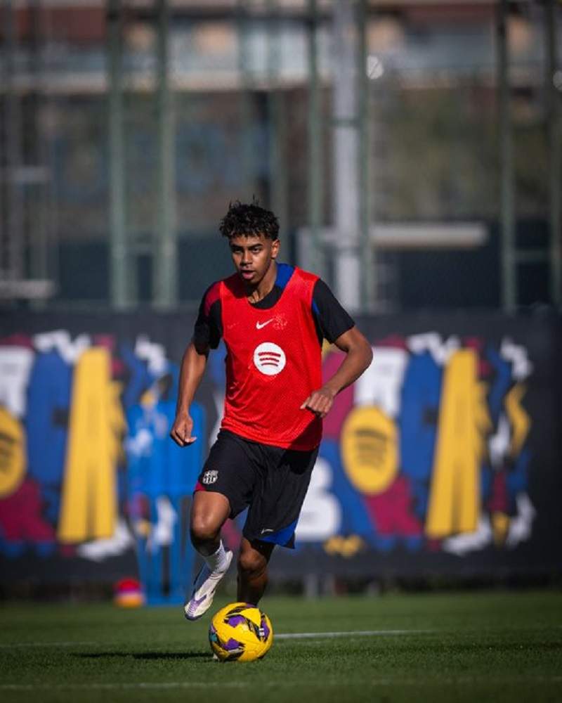 Lamine Yamal torna als entrenaments amb el Barça en espera de l'alta mèdica