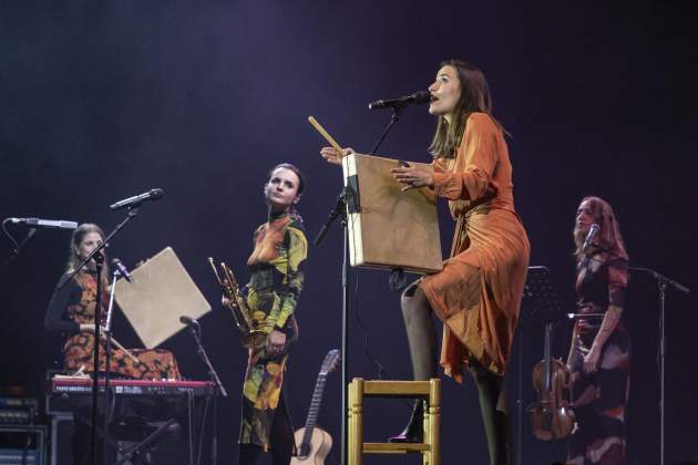 20241129 CONCERT BARCELONA AMB VALENCIA ESTOPA JOAN MANEL SERRAT 036