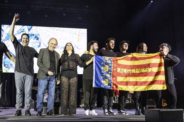 20241129 CONCERT BARCELONA AMB VALENCIA ESTOPA JOAN MANEL SERRAT 033