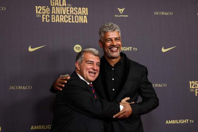 Frank Rijkaard i Joan Laporta / Foto: Europa Press