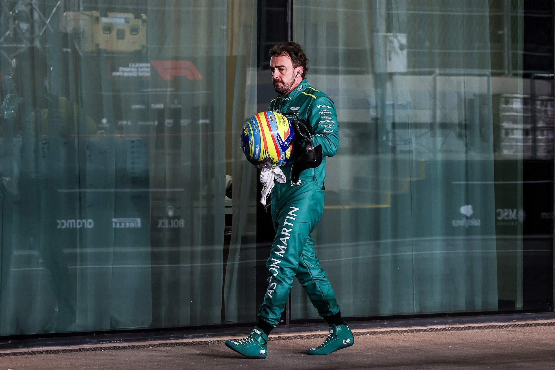 Fernando Alonso carrega contra Aston Martin: "El pitjor cotxe de sempre, la pitjor preparació de volta"