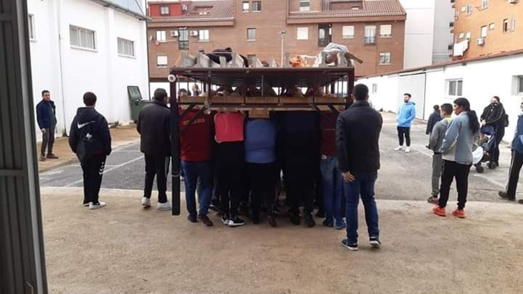 Cas flagrant de masclisme: aparten 9 dones d'una quadrilla de portants a Ciudad Real