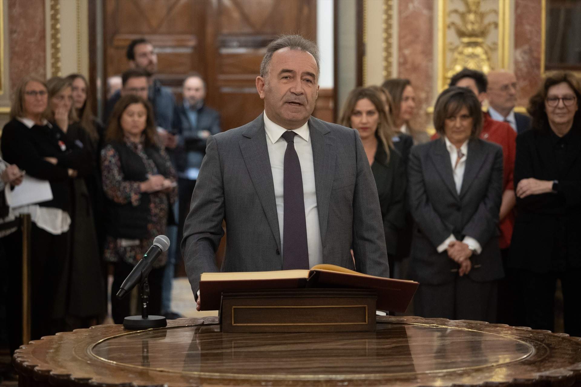 Miquel Calçada evita acatar la Constitución en la jura del cargo como nuevo consejero de RTVE