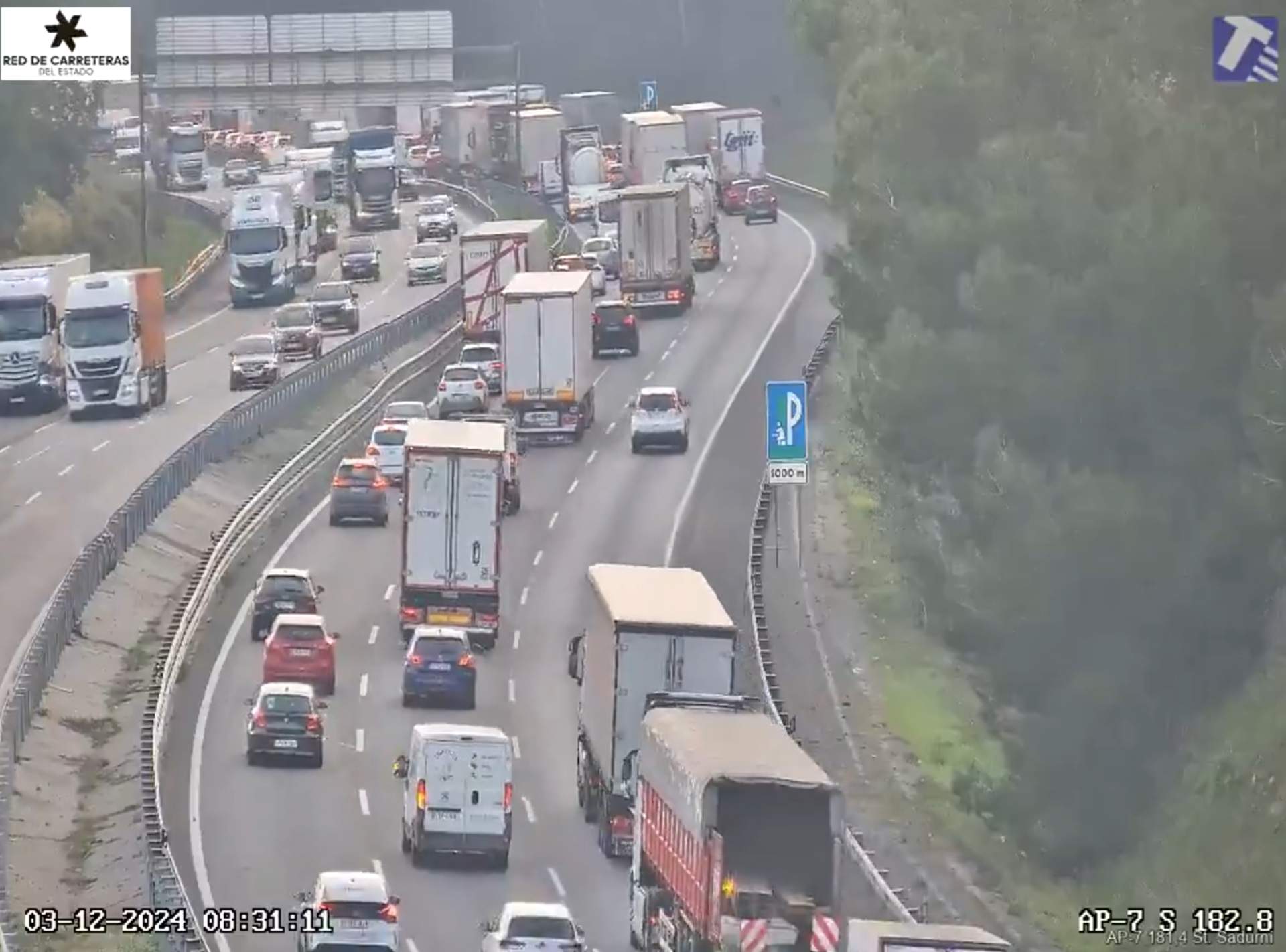 Cues quilomètriques a l'AP-7 entre Martorell i Sant Sadurní d'Anoia per un accident entre dos camions