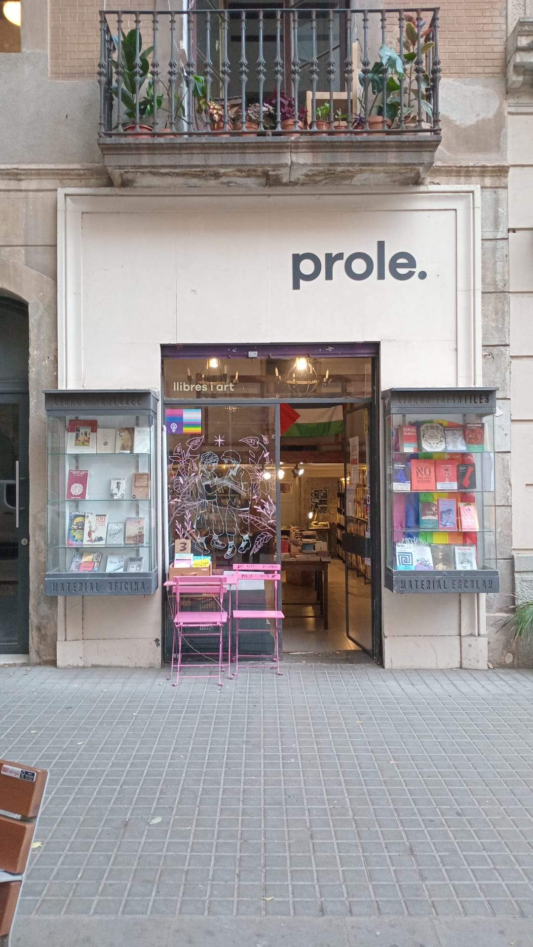 Baja la persiana la librería de referencia en literatura feminista y LGTBIQ+ de Sant Antoni