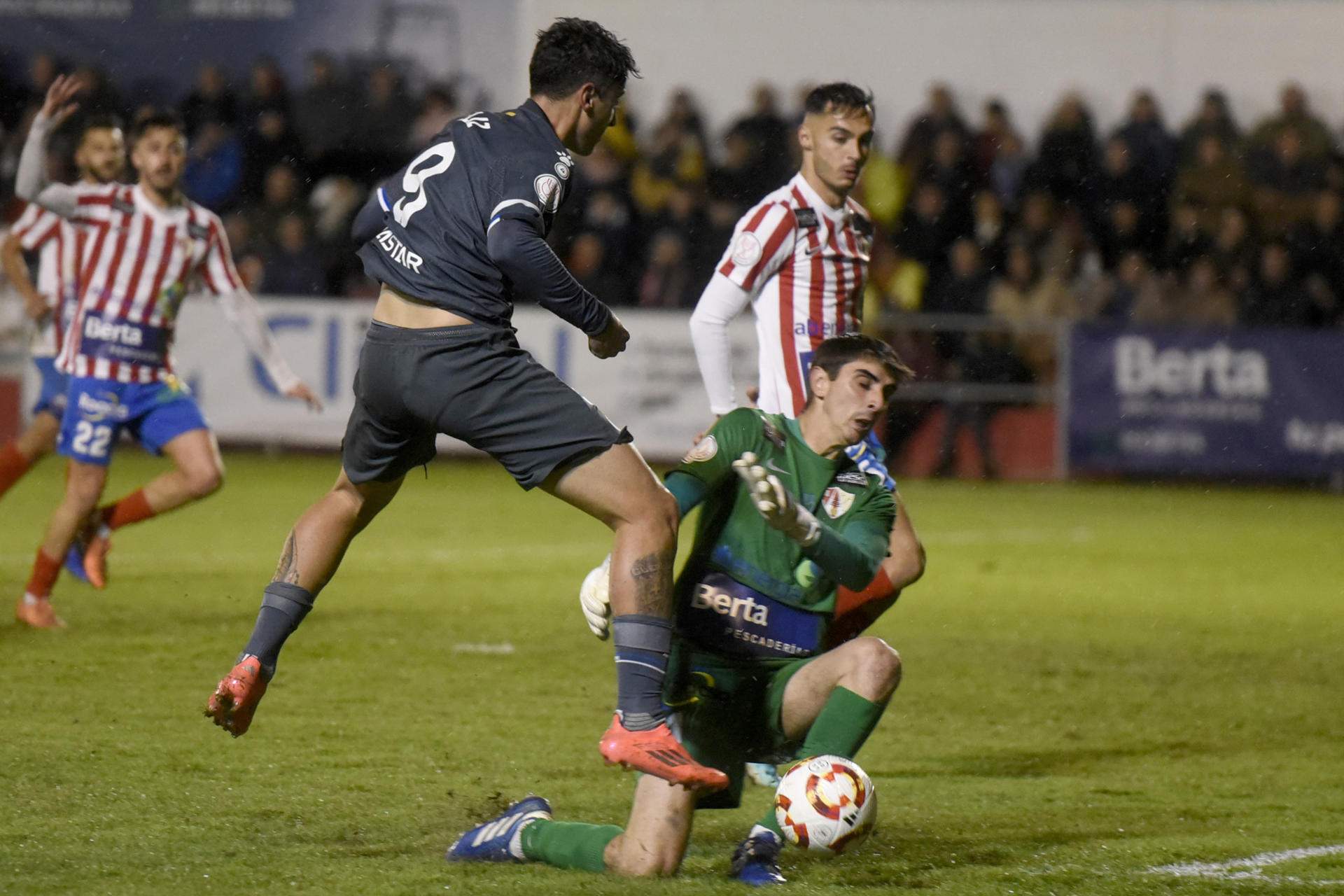 Patacada de l'Espanyol, que cau eliminat de la Copa del Rei contra el Barbastre (2-0)