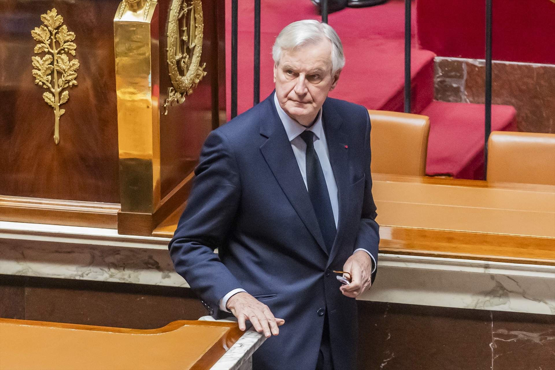 L'esquerra i Le Pen tomben el primer ministre Michel Barnier amb la moció de censura i acorralen Macron