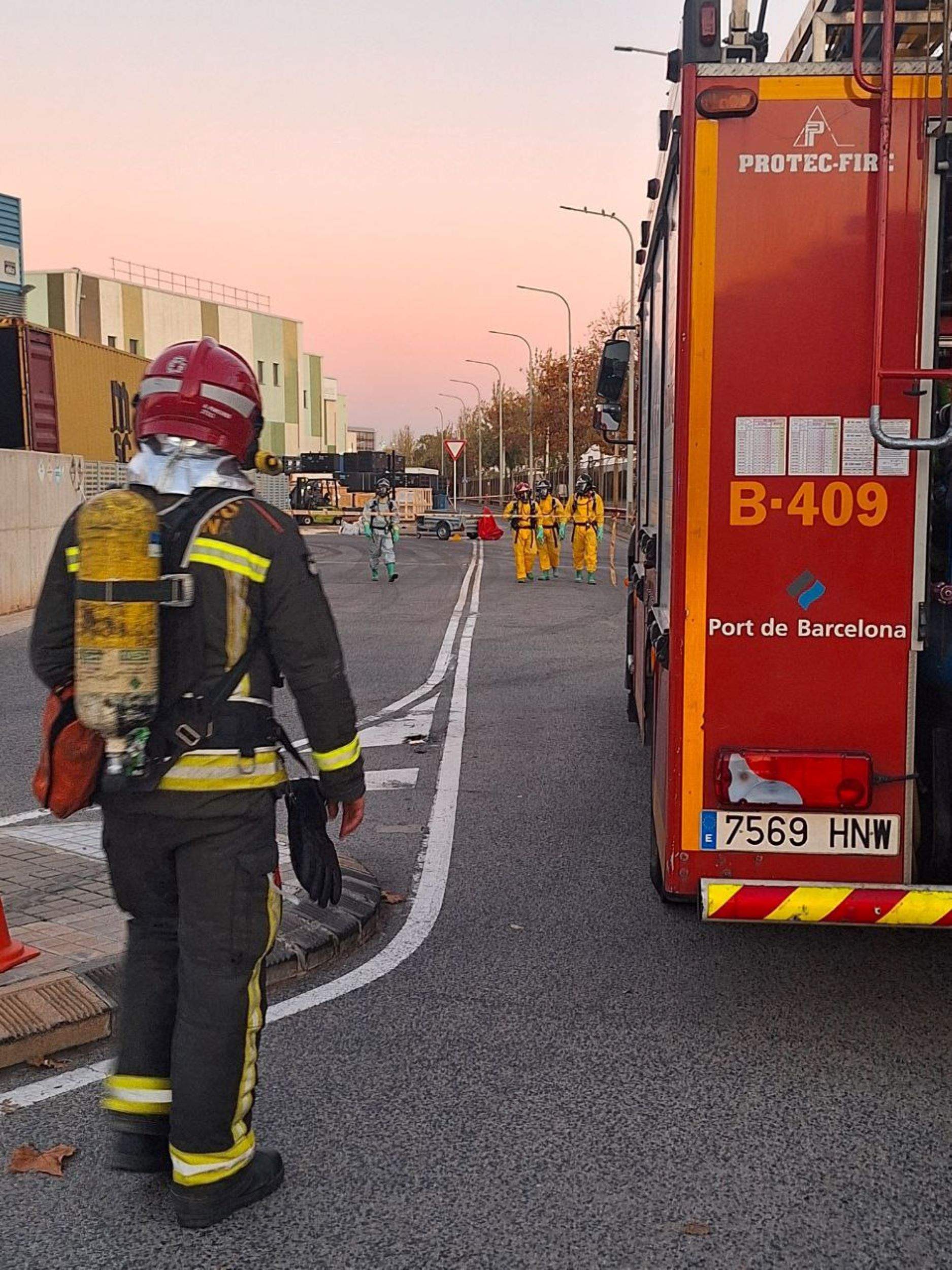 Una fuita tòxica a la Zona Franca obliga a confinar treballadors