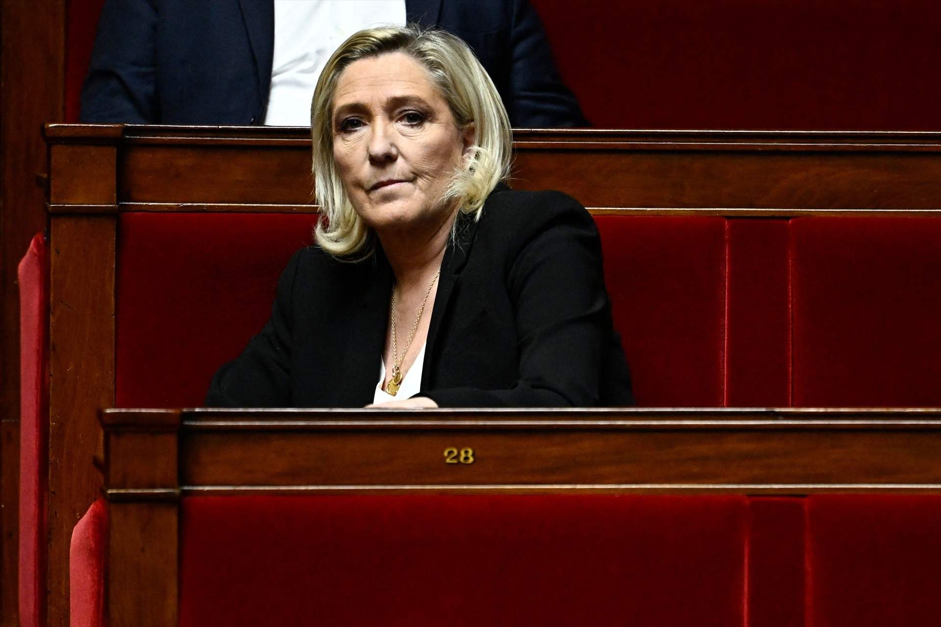 Marine Le Pen justifica el apoyo a la moción de censura para acabar con "un gobierno de apariencias"