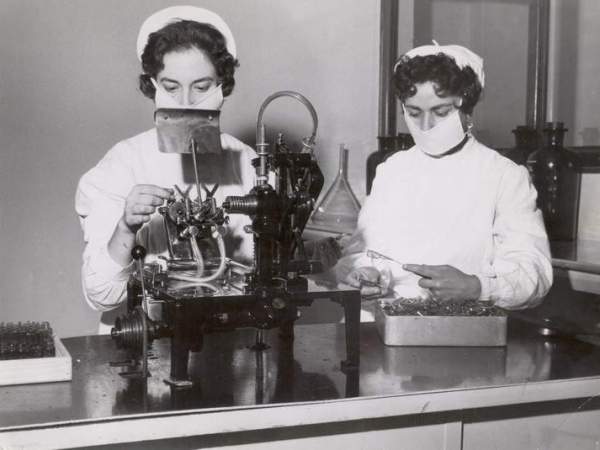 El laboratori d'Almirall, el 1960