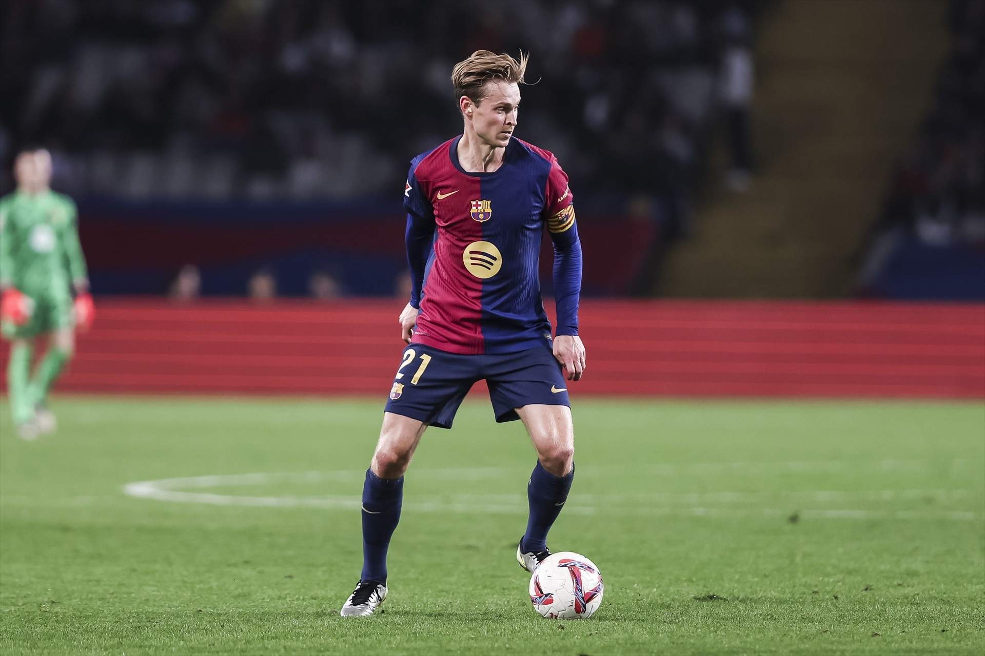 De Jong pot entrar en un canvi de cromos per deixar ja el Barça, Flick hi dona l'OK