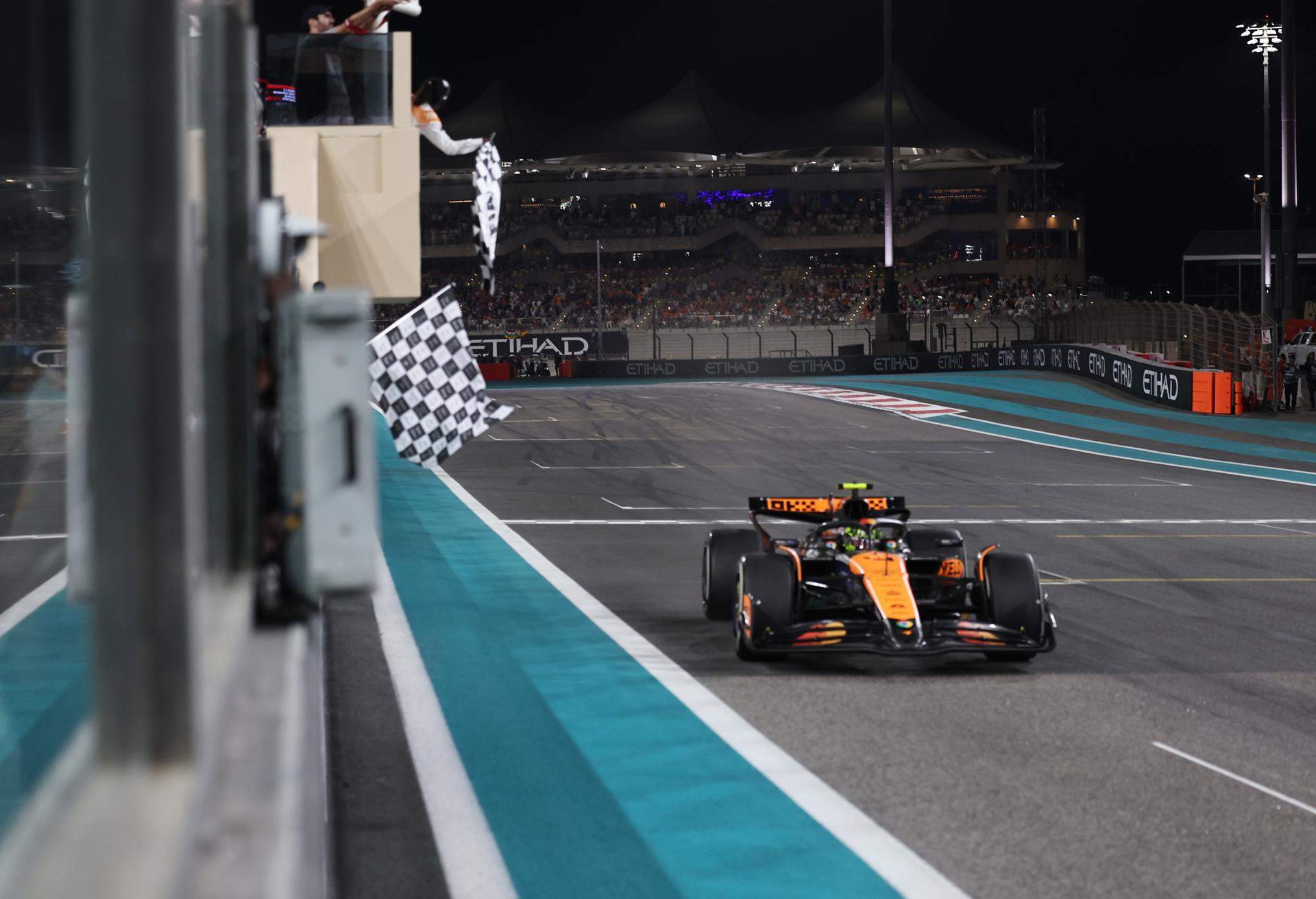 Sainz roza el milagro en Abu Dabi y McLaren se lleva el Mundial de Constructores de la Fórmula 1