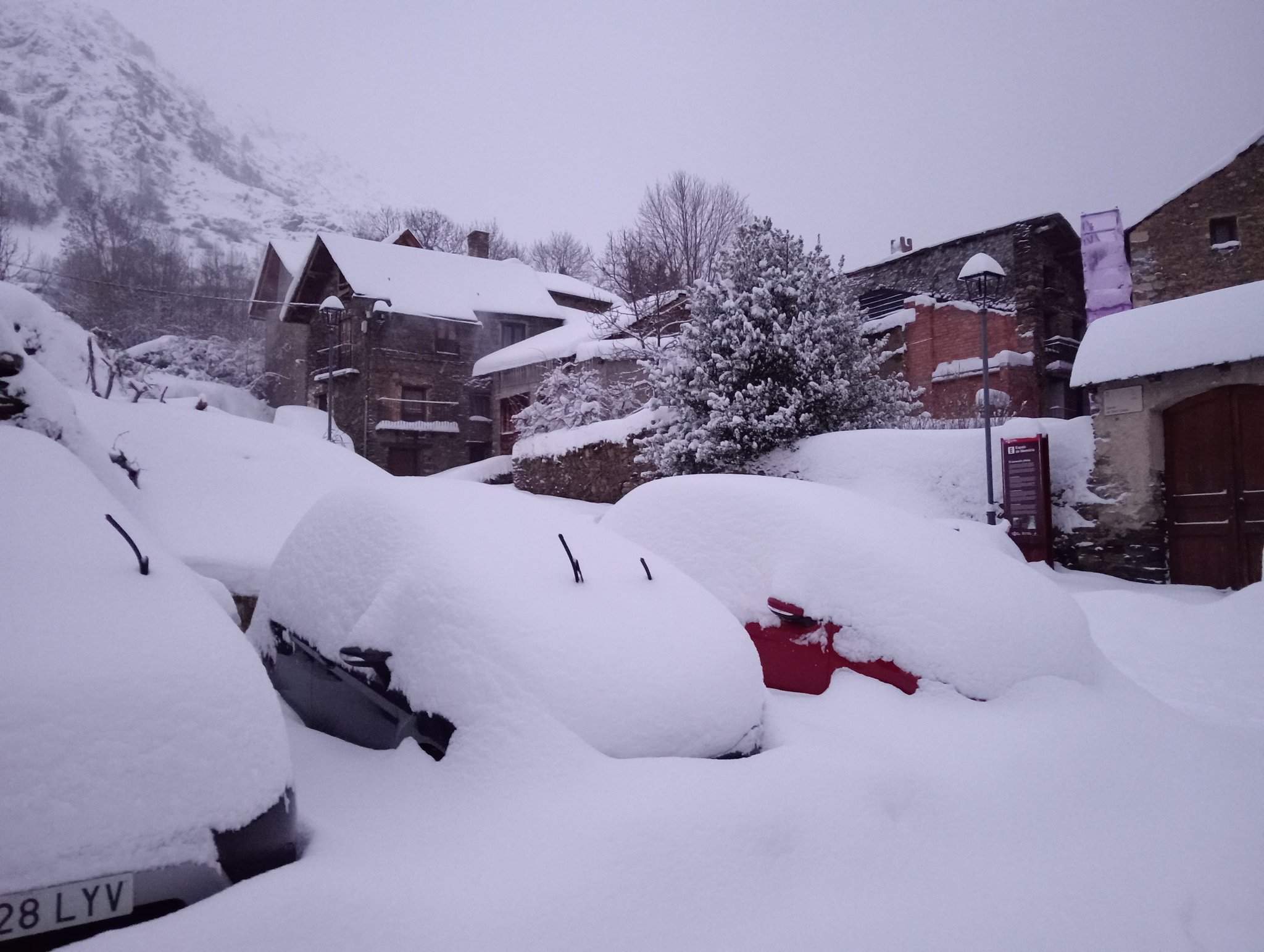 Llega el clímax del frío intenso en Catalunya con una caída de la cota de nieve