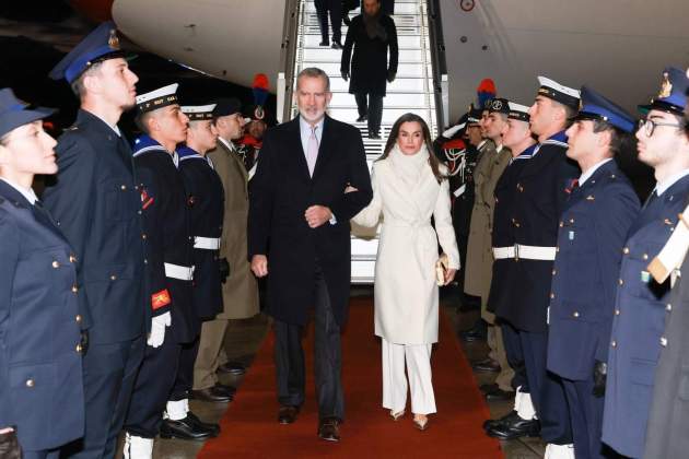 EuropaPress 6397689 reyes felipe vi letizia llegan aeropuerto roma iniciar visita estado italia